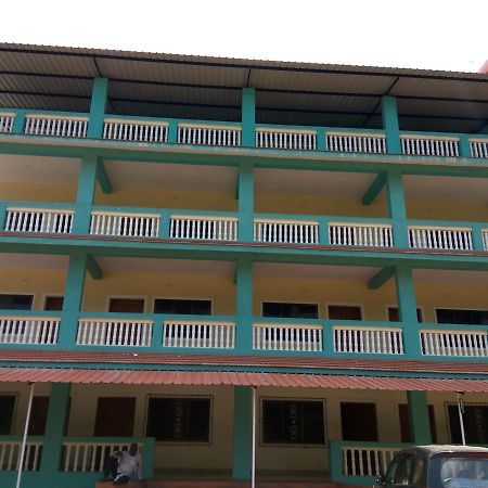 Atithi Farm House Hotel Borlai Buitenkant foto