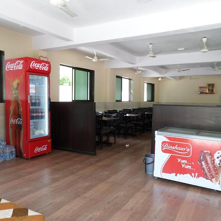 Atithi Farm House Hotel Borlai Buitenkant foto