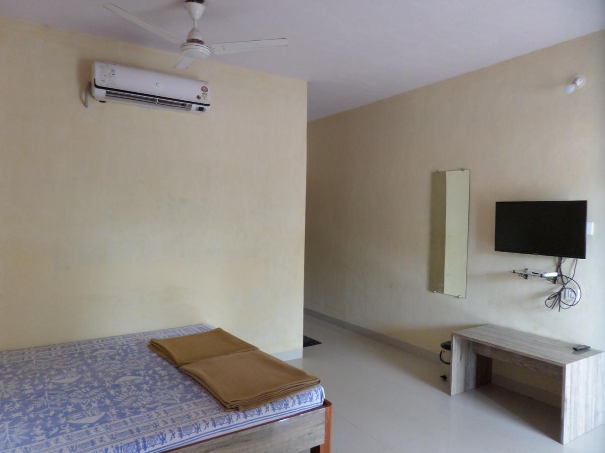 Atithi Farm House Hotel Borlai Buitenkant foto