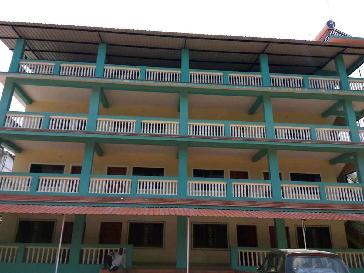 Atithi Farm House Hotel Borlai Buitenkant foto