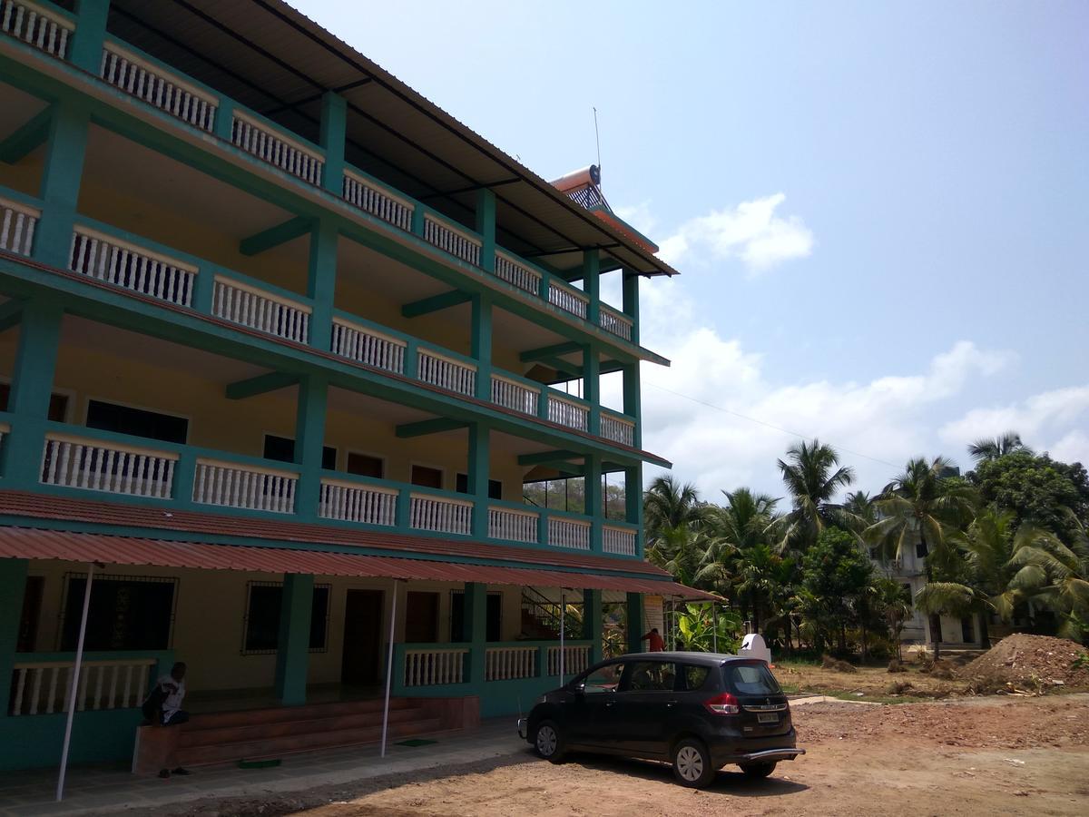 Atithi Farm House Hotel Borlai Buitenkant foto
