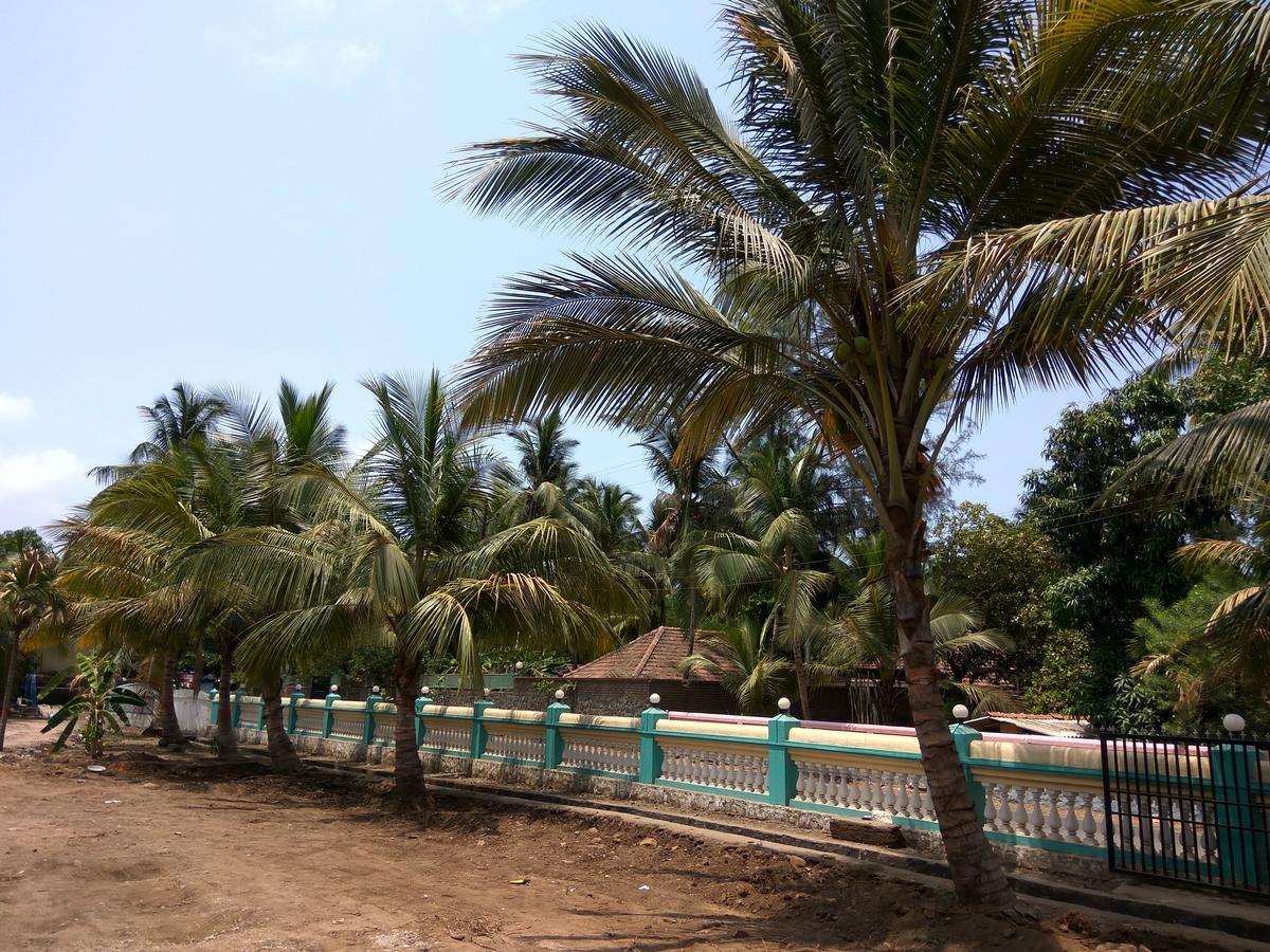 Atithi Farm House Hotel Borlai Buitenkant foto