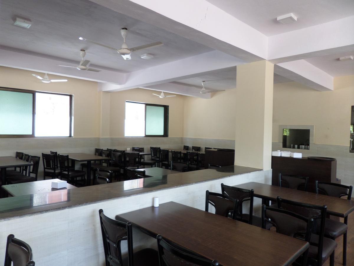 Atithi Farm House Hotel Borlai Buitenkant foto