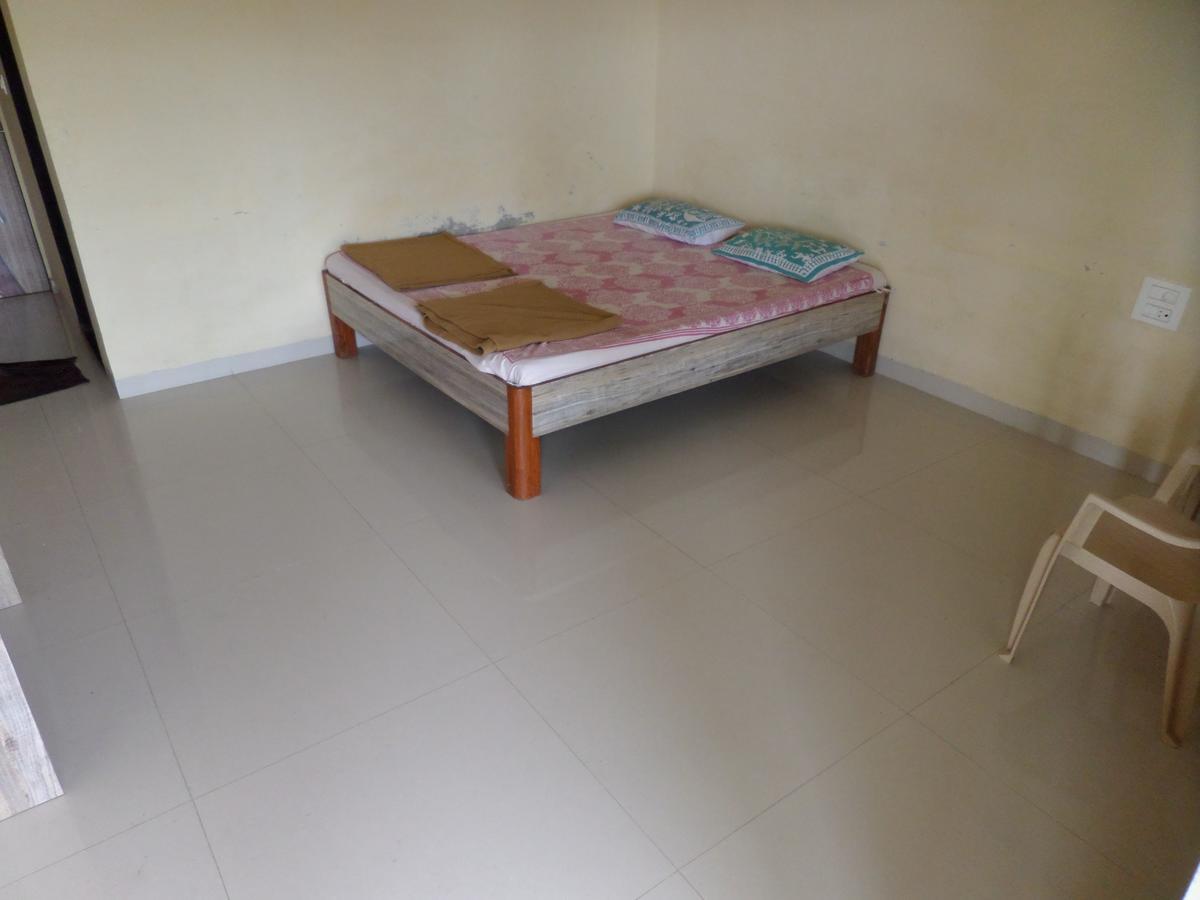 Atithi Farm House Hotel Borlai Buitenkant foto